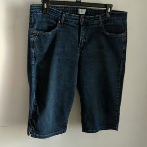 Levi's capris dark wash sz. 22 EUC